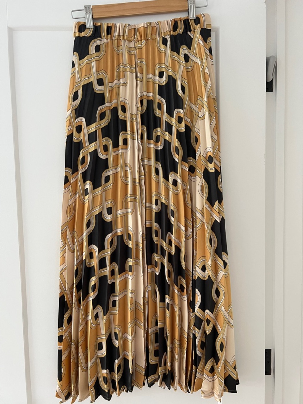 H&M Pleated Midi Skirt in Black, Gold and Cream